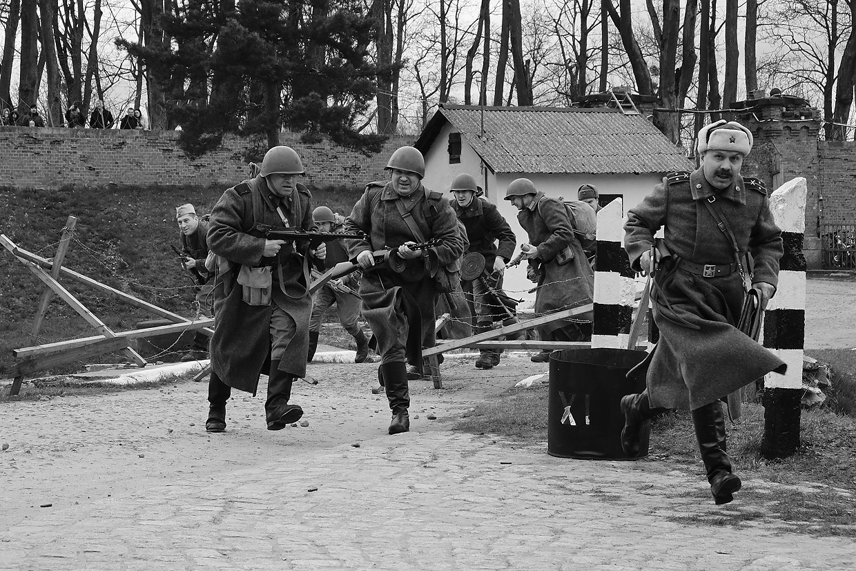 Re-Enact A Scene Of The 'Battle For Konigsberg'