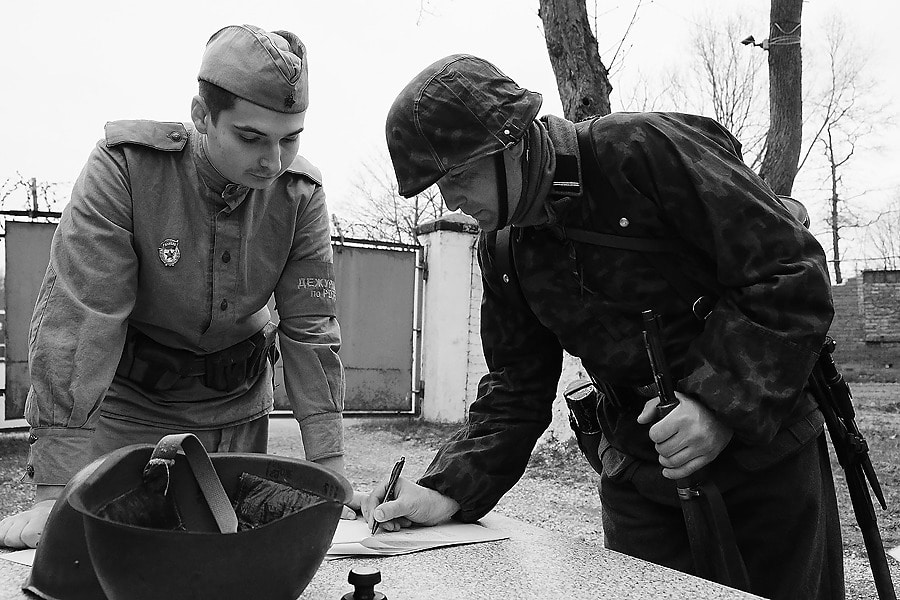 Re-Enact A Scene Of The 'Battle For Konigsberg'