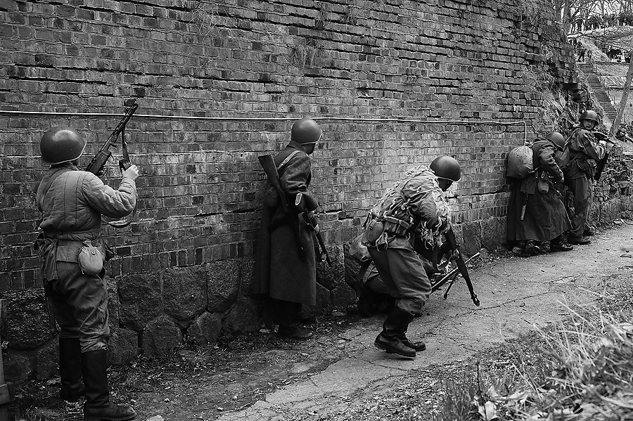 Re-Enact A Scene Of The 'Battle For Konigsberg'